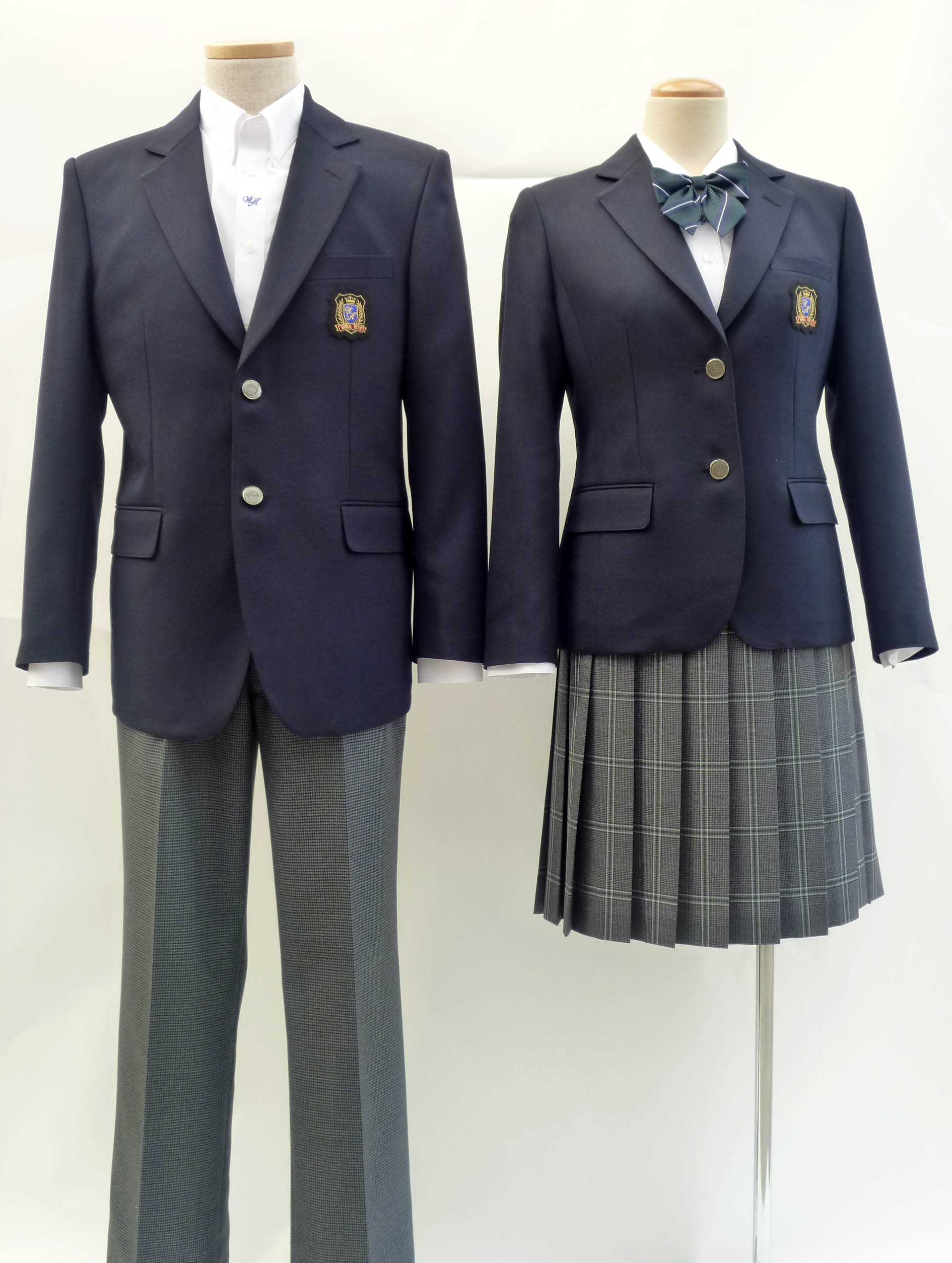 女子パンツスタイル 和歌山県立和歌山東高等学校制服改定のご案内 このたび当校は来る平成23年度新入学生より制服を改定することとなりましたので ご案内いたします 従来の制服のイメージを踏襲しながら 保護者の経済的負担を軽減するという観点